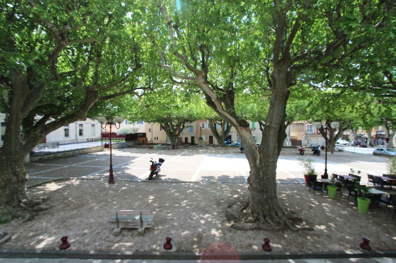 "La Place Du Village" 贝端 外观 照片